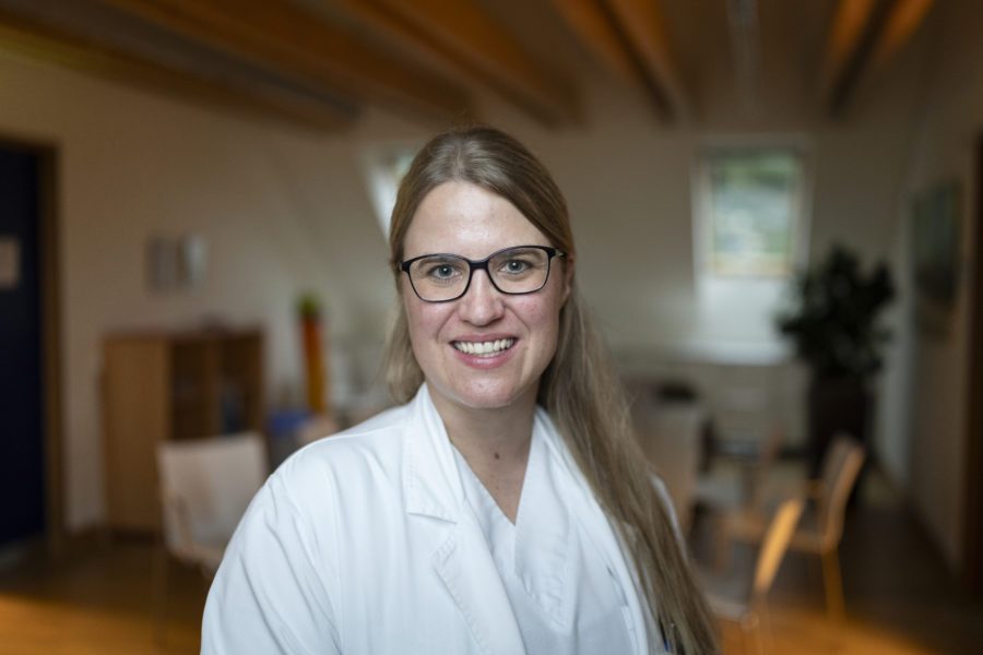 Eva Voser, Oberärztin im Kompetenzzentrum für Palliative Care des Spitals Affoltern, fotografiert von Gaëtan Bally.