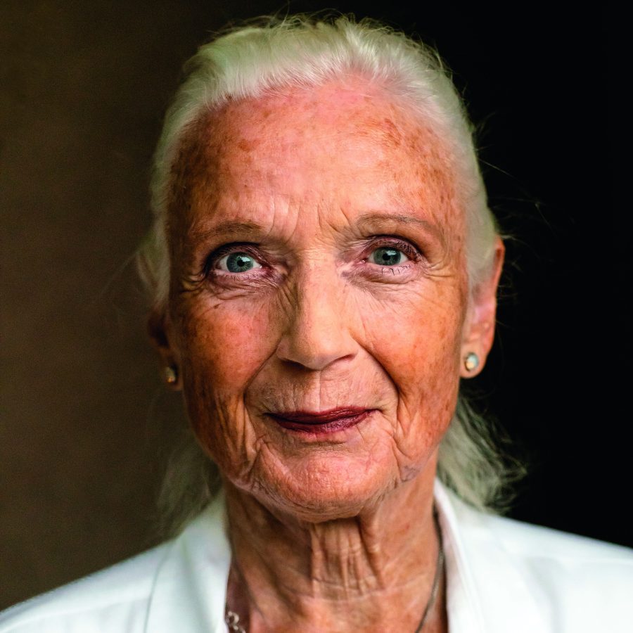 Porträt der Autorin Gabriele von Arnim. Foto von Ralf Hiemisch.